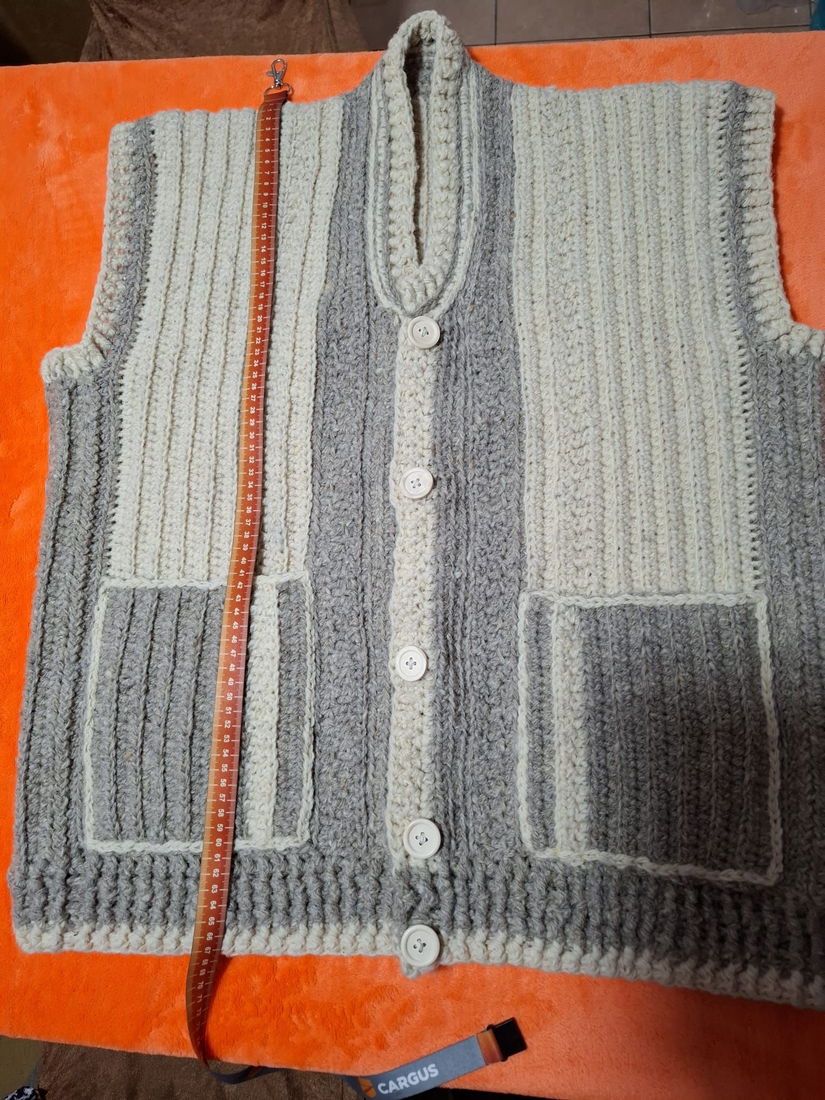 Vesta din lana de oaie