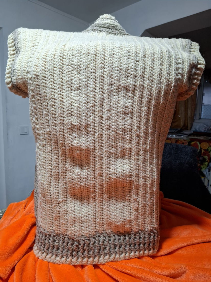 Vesta din lana de oaie