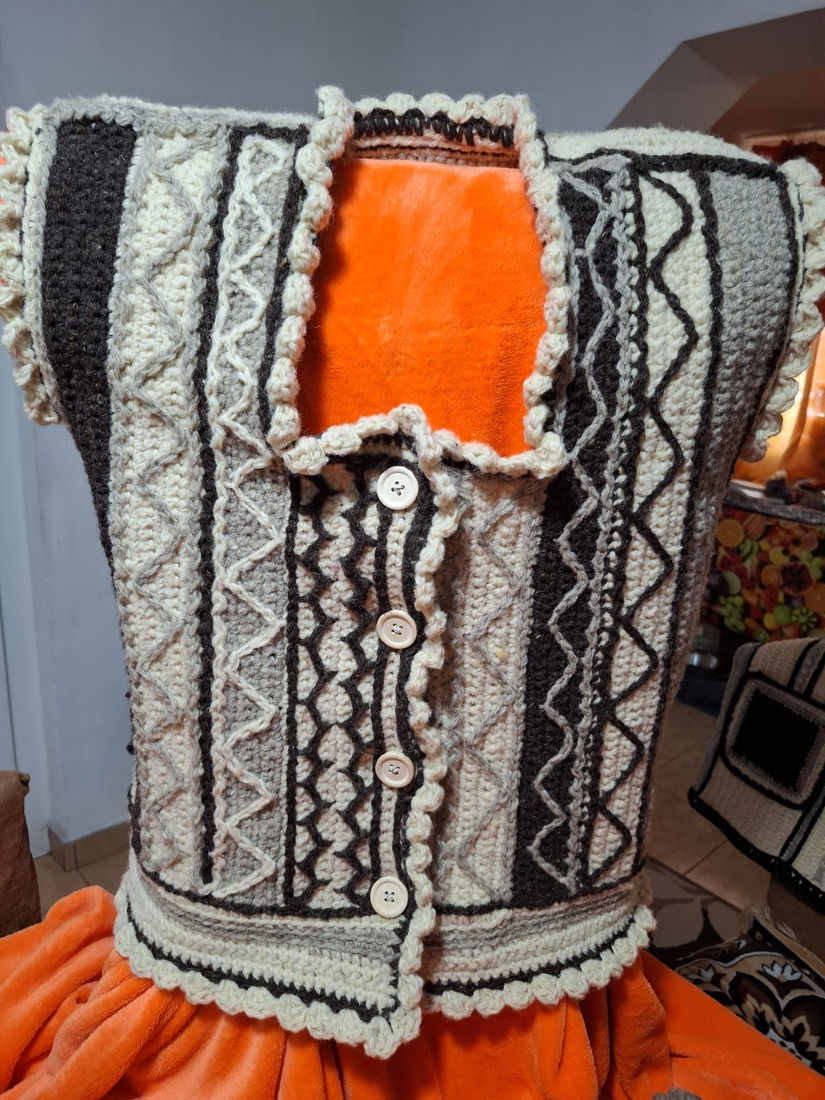 Vesta din lana de oaie 100%