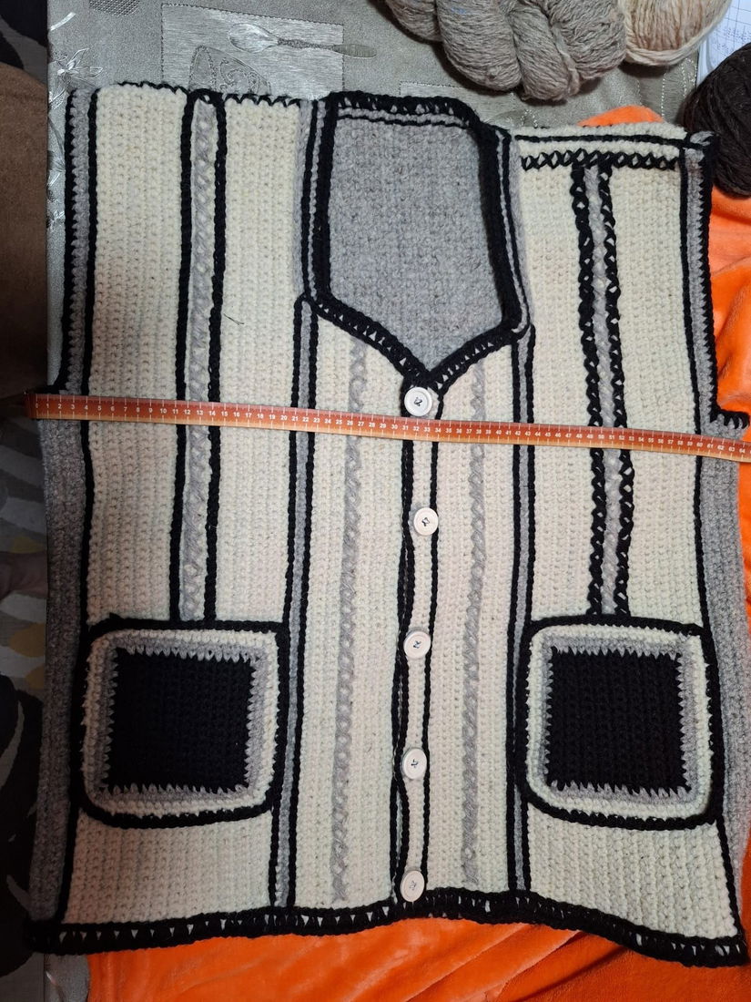 Vesta din lana de oaie