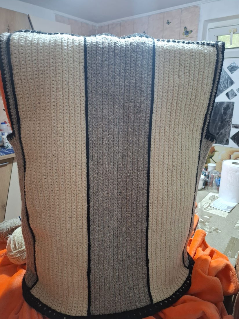 Vesta din lana de oaie