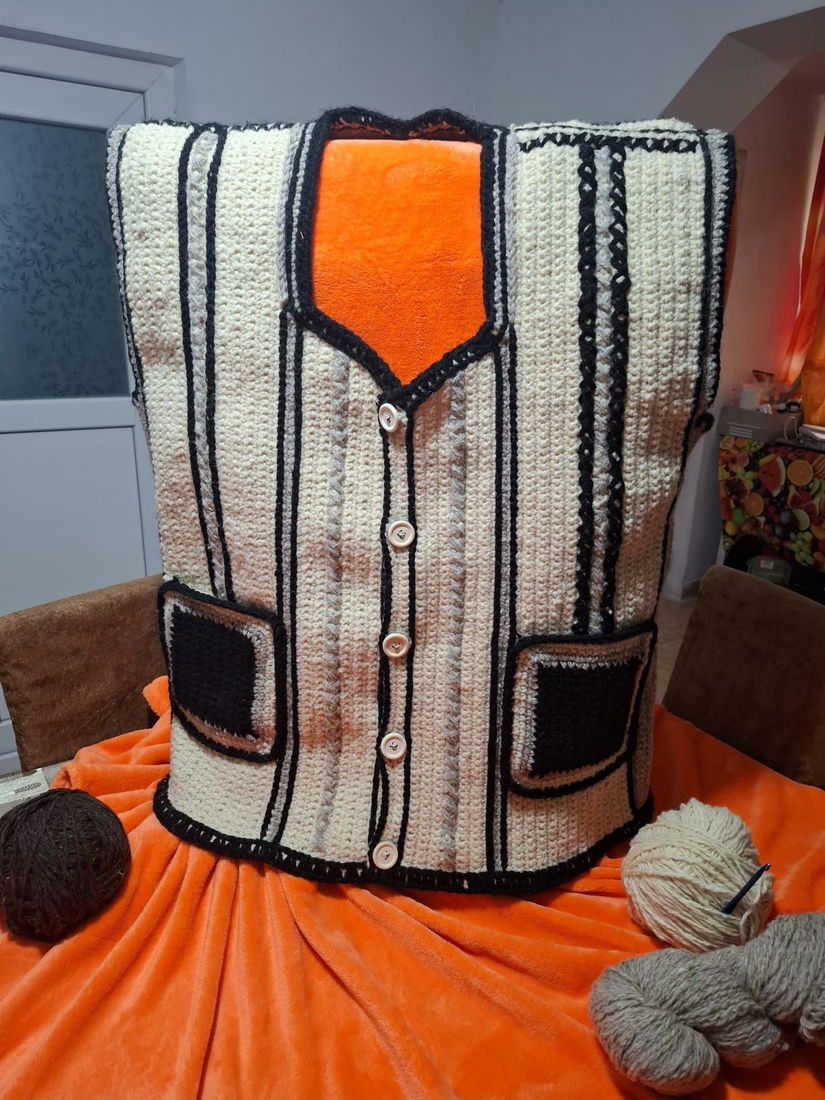 Vesta din lana de oaie