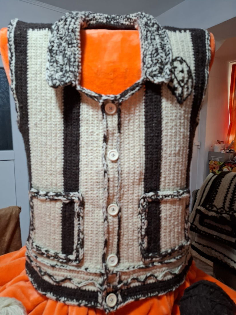 Vesta din lana de oaie 100%