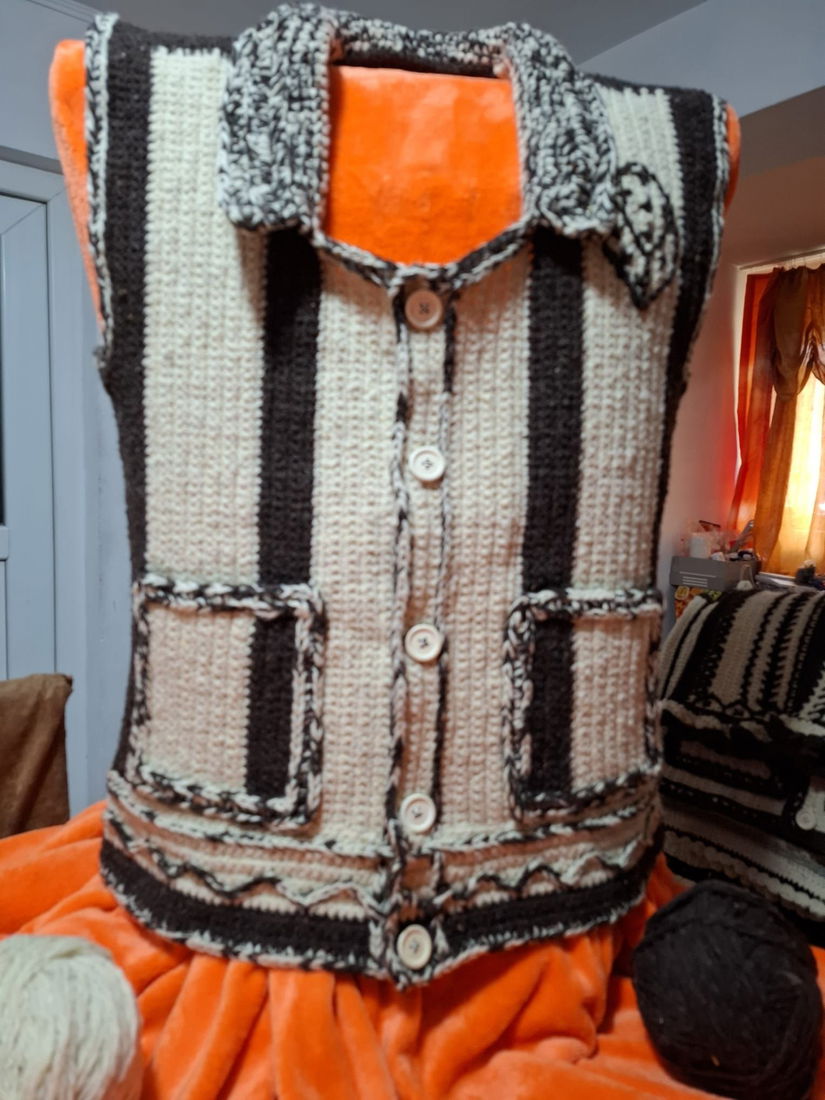 Vesta din lana de oaie 100%