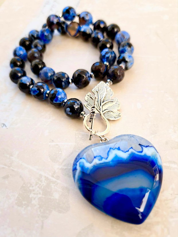 Colier inima agate negre & albastru electric