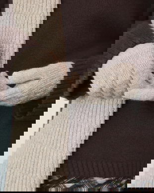 Medicine manusi culoarea bej