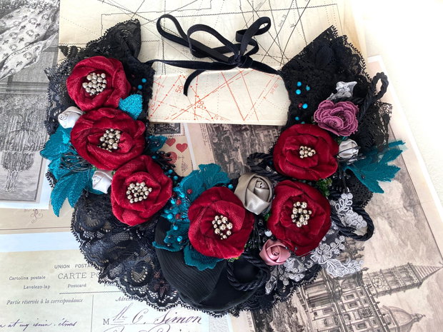 Colier statement '' Gradina de smarald"・Colier handmade cu flori contrastante・Colier textil・Colier statement unicat