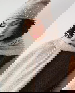 Medicine caciula culoarea bej, din tesatura neteda