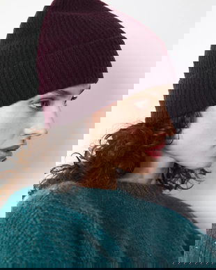 Medicine caciula culoarea bordo