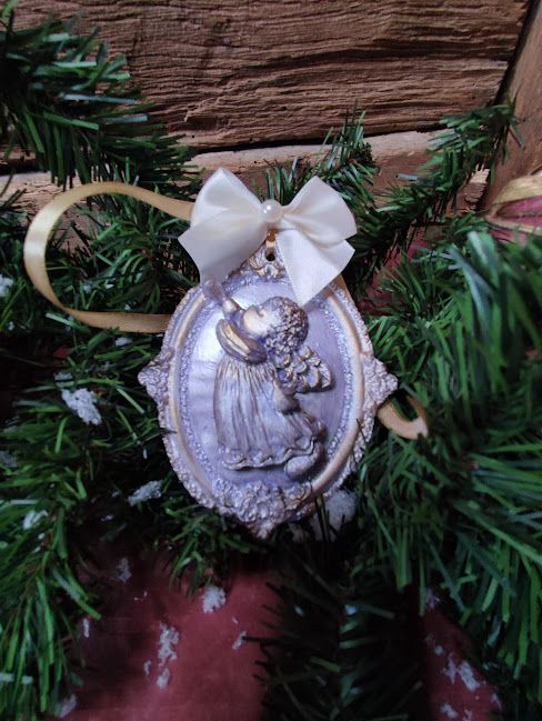 Ornament angelic de Crăciun turnat manual din pulbere ceramică