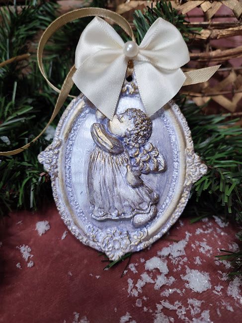 Ornament angelic de Crăciun turnat manual din pulbere ceramică