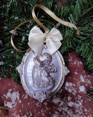 Ornament angelic de Crăciun  turnat manual din pulbere ceramică