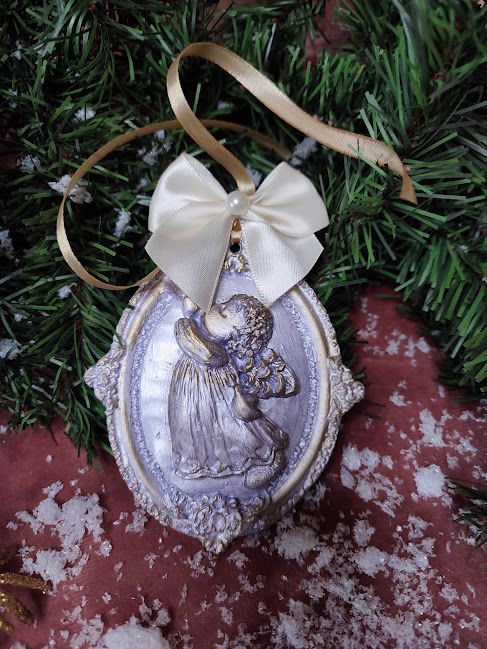Ornament angelic de Crăciun turnat manual din pulbere ceramică