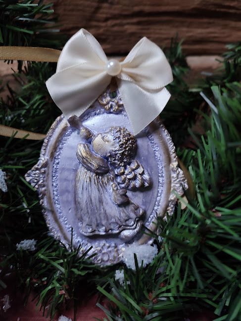 Ornament angelic de Crăciun turnat manual din pulbere ceramică
