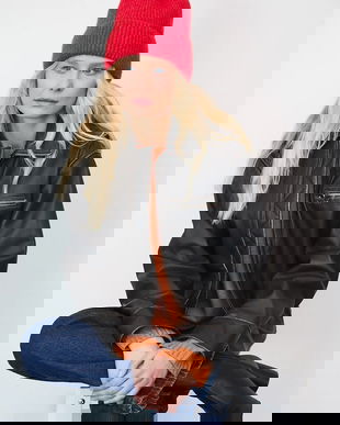 Medicine caciula culoarea rosu