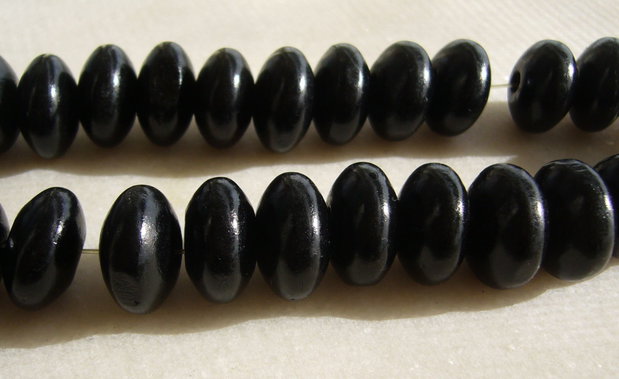 Rondele din lemn vopsit negru lucios aprox 11x19 mm (gaura aprox 3 mm)