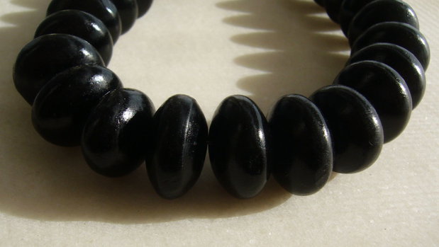 Rondele din lemn vopsit negru lucios aprox 11x19 mm (gaura aprox 3 mm)