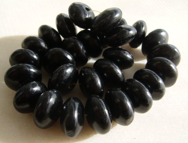 Rondele din lemn vopsit negru lucios aprox 11x19 mm (gaura aprox 3 mm)