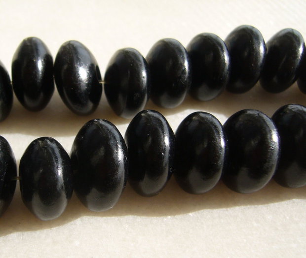 Rondele din lemn vopsit negru lucios aprox 11x19 mm (gaura aprox 3 mm)