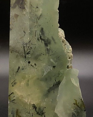 Prehnit - Obelisc brut piatra semipretioasa