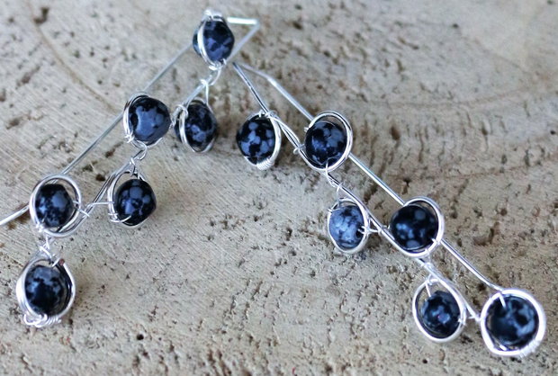 Cercei handmade din sarma si obsidian fulg de nea
