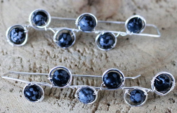Cercei handmade din sarma si obsidian fulg de nea