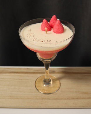 Strawberry Martini - lumanare artizanala parfumata din ceara de soia