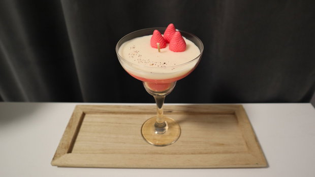 Strawberry Martini - lumanare artizanala parfumata din ceara de soia