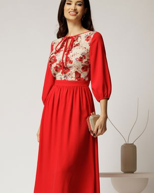 Rochie midi rosie din triplu voal in clos cu bust bej din dantela