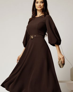 Rochie midi maro din crep in clos cu maneci bufante si curea in talie
