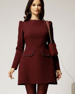 Rochie scurta bordo cu aplicatii la decolteu