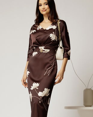 Rochie midi maro satinata cu imprimeu si decolteu in V