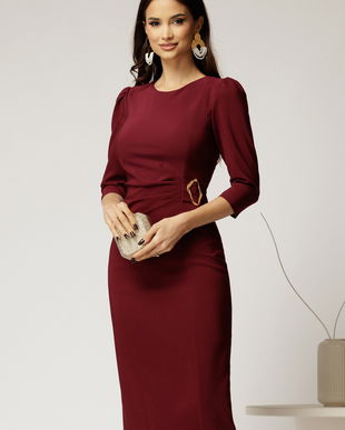 Rochie midi bordo eleganta cu accesoriu pe talie si pliuri