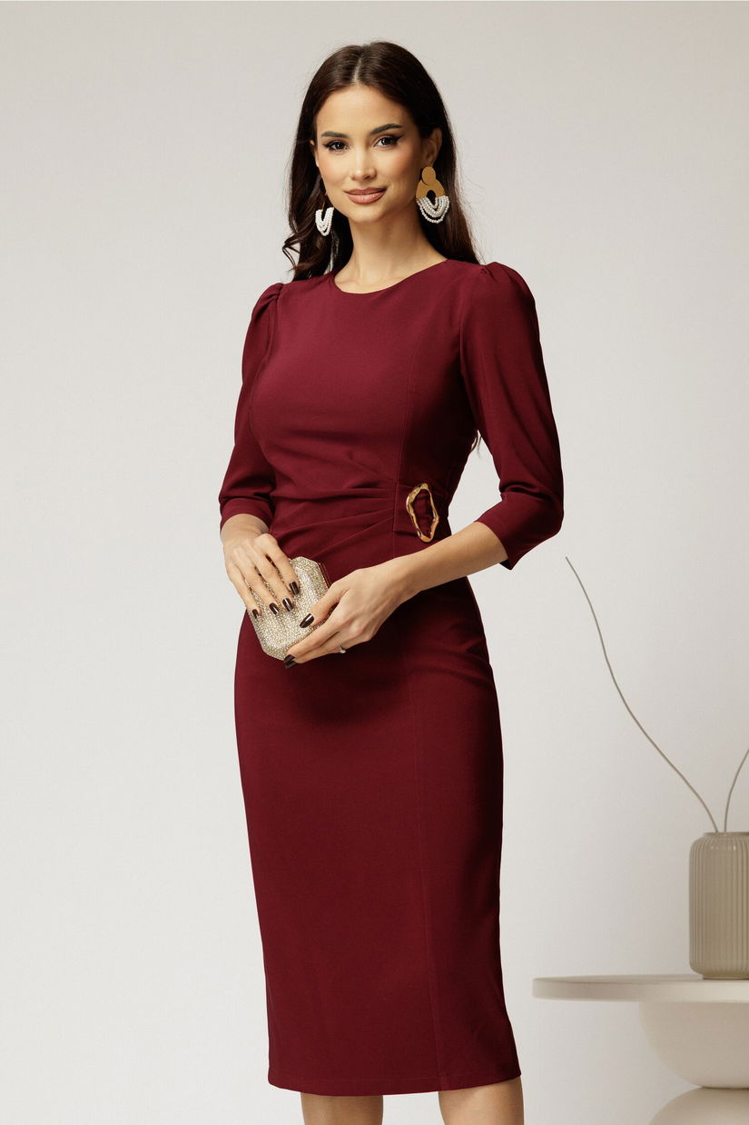 Rochie midi bordo eleganta cu accesoriu pe talie si pliuri