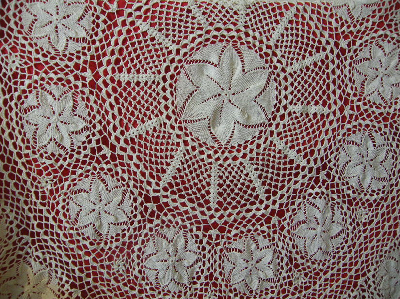 Fata de masa rotunda