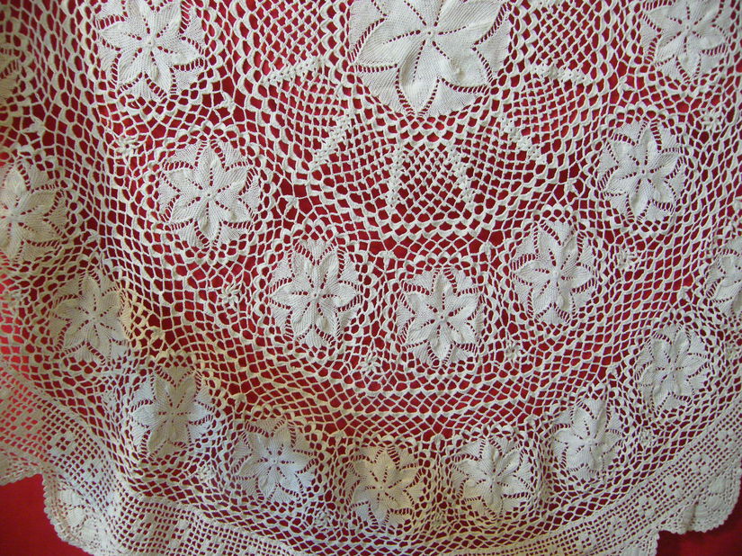 Fata de masa rotunda