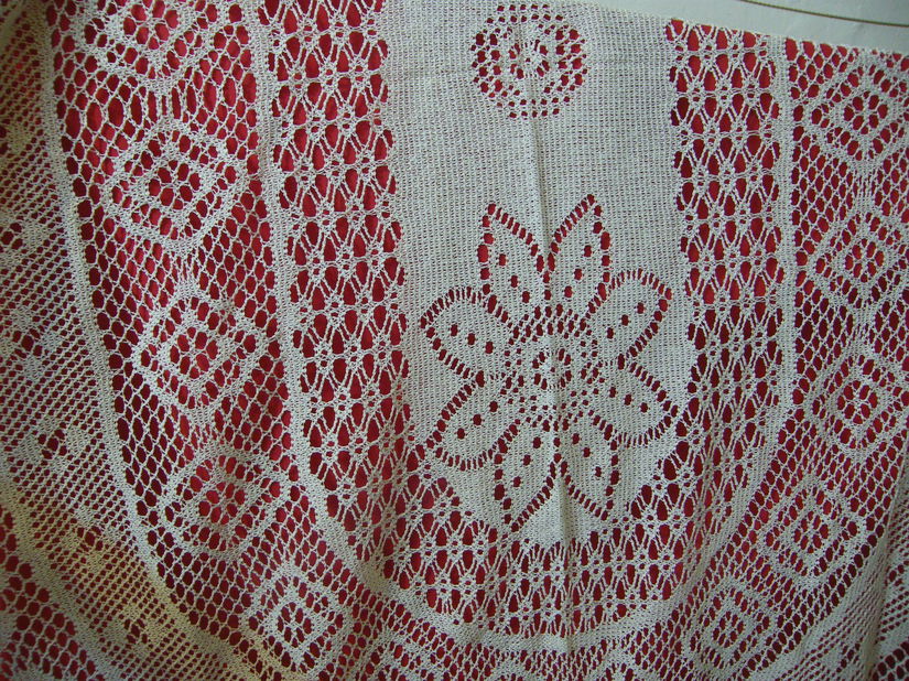 Fata de masa ovala dantela