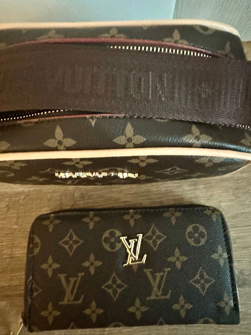 Geantă și portofel Louis Vuitton