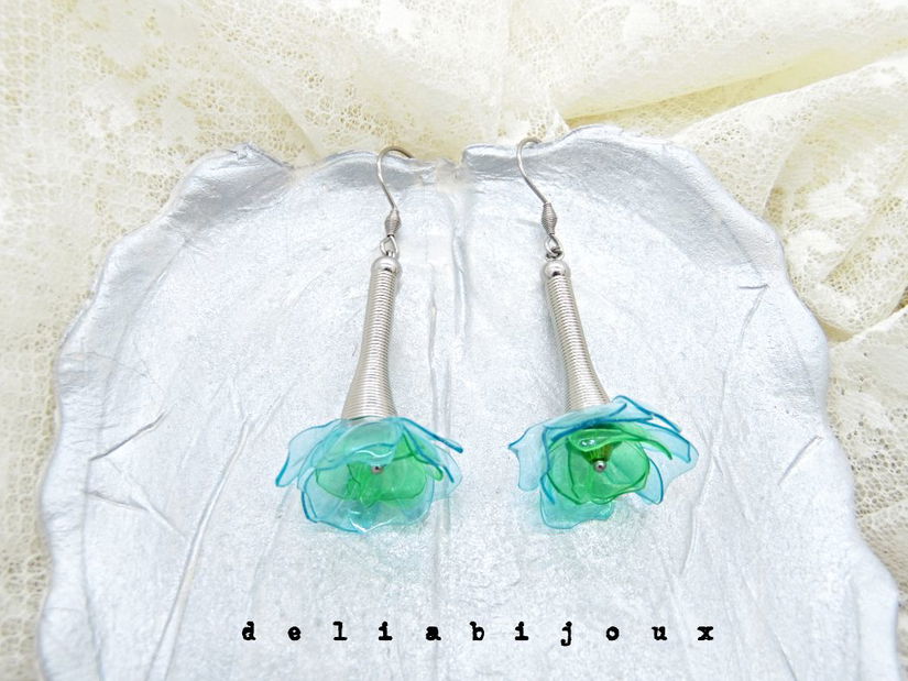 Cercei statement handmade unicat - PET-uri (plastic) reciclate - flori (cod1326)