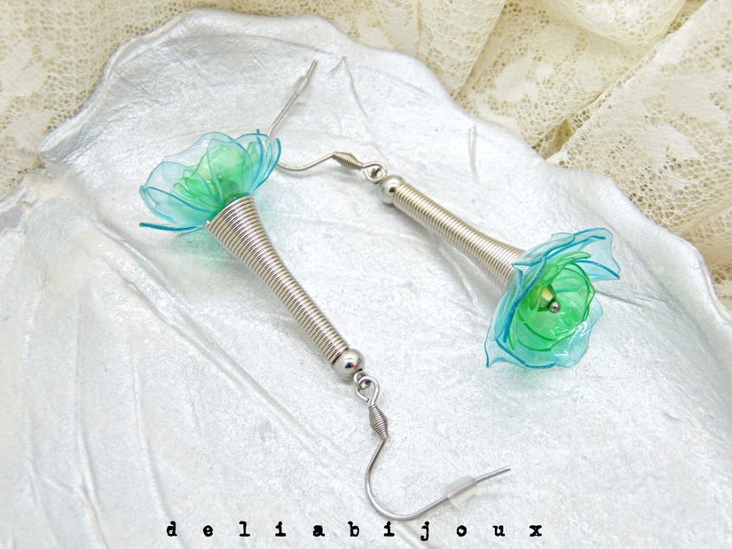 Cercei statement handmade unicat - PET-uri (plastic) reciclate - flori (cod1326)