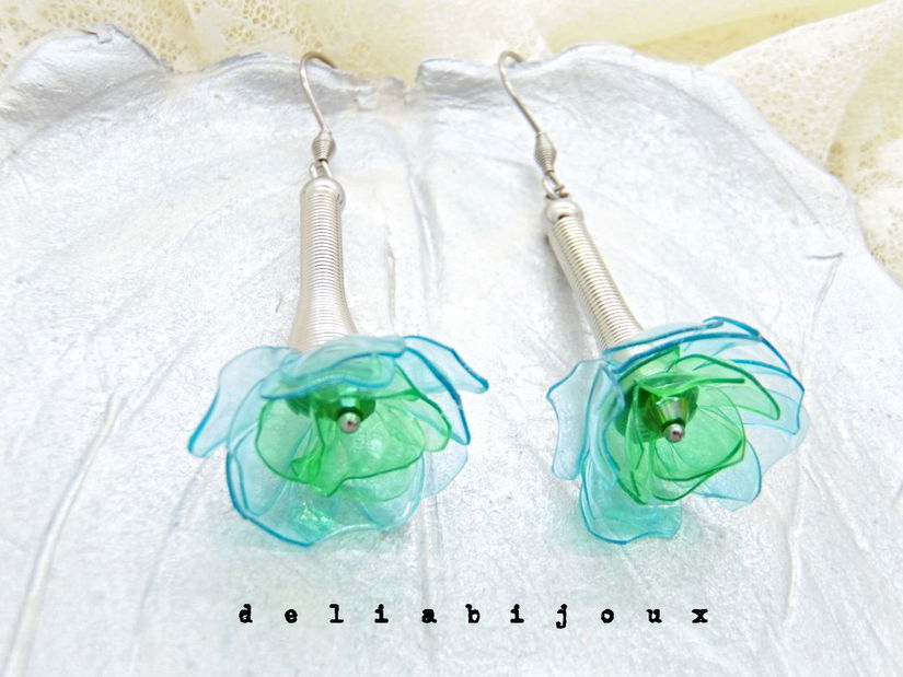 Cercei statement handmade unicat - PET-uri (plastic) reciclate - flori (cod1326)