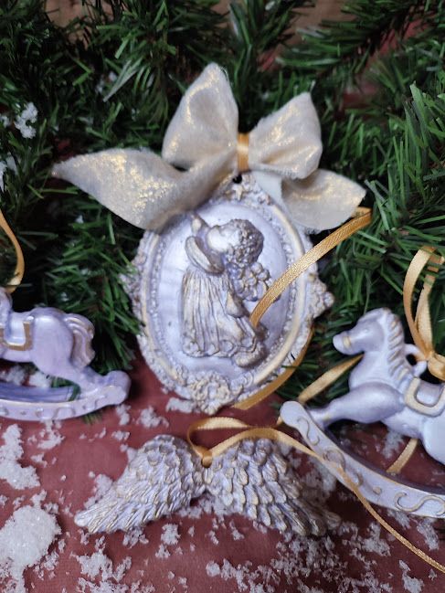 Set Decorativ de Crăciun Lucrat Manual din Praf Ceramic, Lavandă Perlată & Accente Aurii