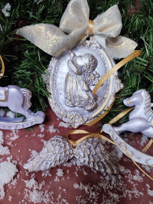 Set Decorativ de Crăciun Lucrat Manual din Praf Ceramic, Lavandă Perlată & Accente Aurii