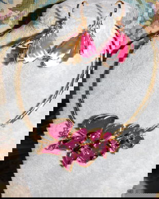 Set nou, colier ,  cercei ,  email ,  metal auriu  masiv ,