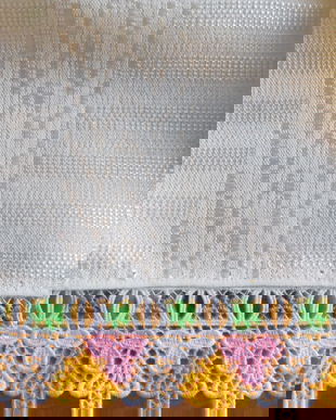 Centru de masa,interbelic ,  tesut cu fir de matase la razboi , deosebit