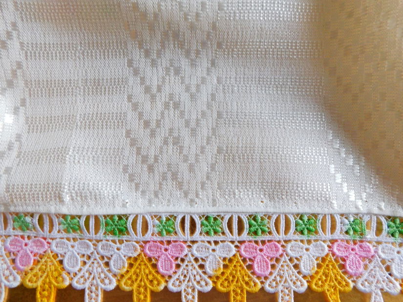 Centru de masa,interbelic ,  tesut cu fir de matase la razboi , deosebit