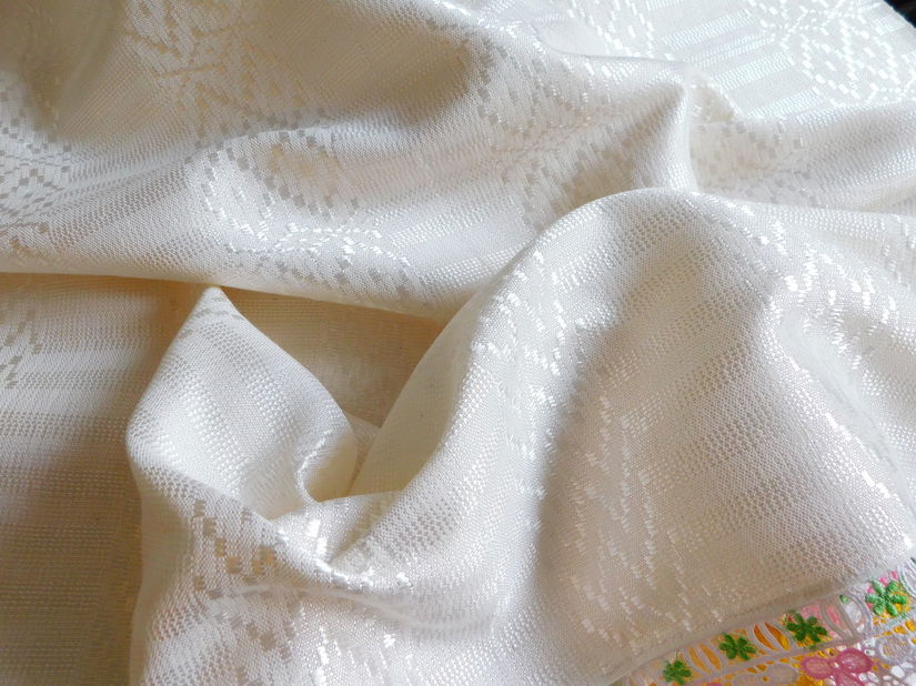 Centru de masa,interbelic ,  tesut cu fir de matase la razboi , deosebit