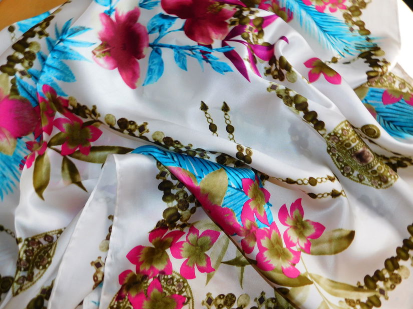 Esarfa noua Daniela Cicarelli,  combinatie  cu matase naturala , 90 x 90 cm , superba