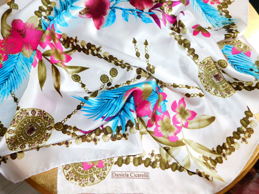 Esarfa noua Daniela Cicarelli,  combinatie  cu matase naturala , 90 x 90 cm , superba