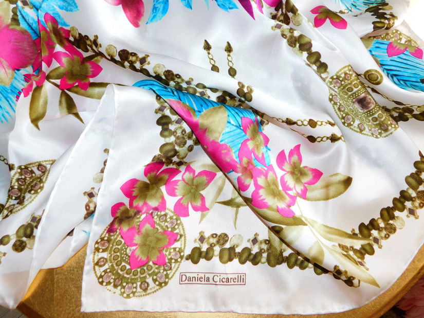 Esarfa noua Daniela Cicarelli,  combinatie  cu matase naturala , 90 x 90 cm , superba